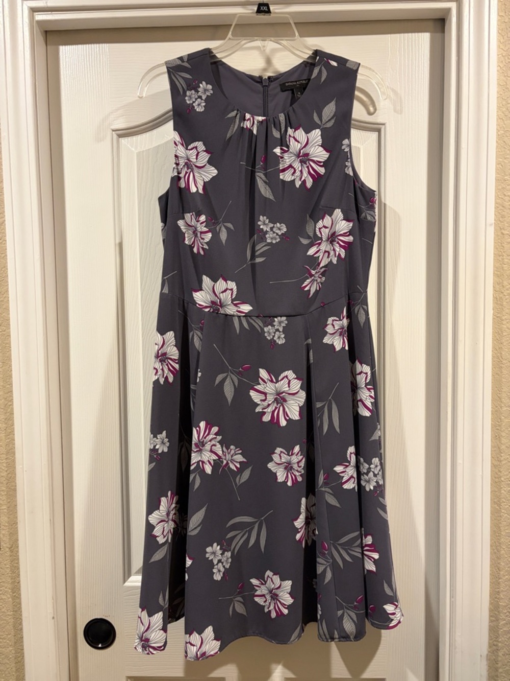 Banana Republic Gray Floral Dress size 6 like new - Picture 4 of 7